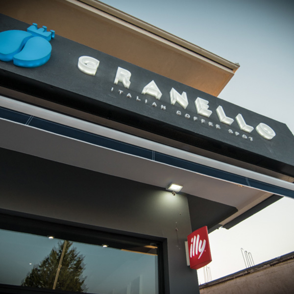 To κατάστημα μας στην Οδό Καλαμπάκας 56, Τρίκαλα